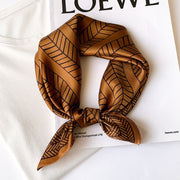 Women's 100% Silk Square Scarf mit Indianermotiv | La Parisienne