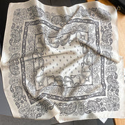 Chic 100% Silk Square für Frauen | La Parisienne