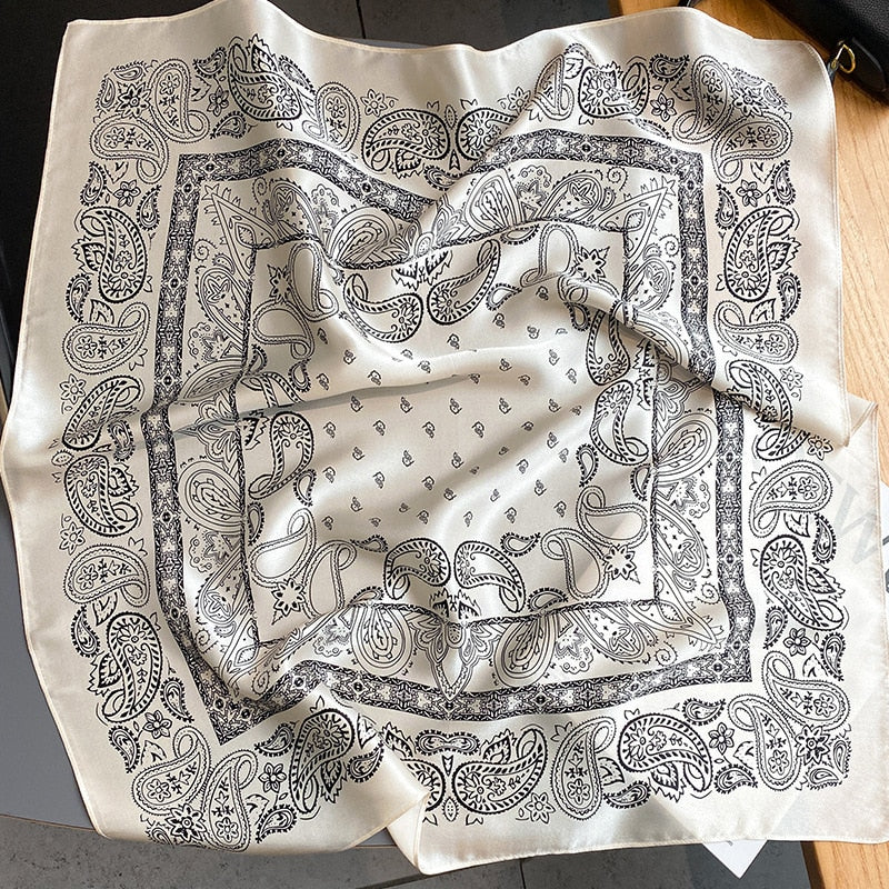 Chic 100% Silk Square für Frauen | La Parisienne