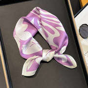Chic 100% Silk Square für Frauen | The Parisian