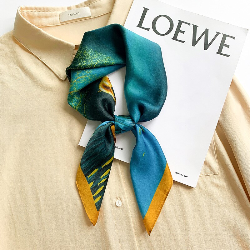 Chic 100% Silk Square für Frauen | La Parisienne