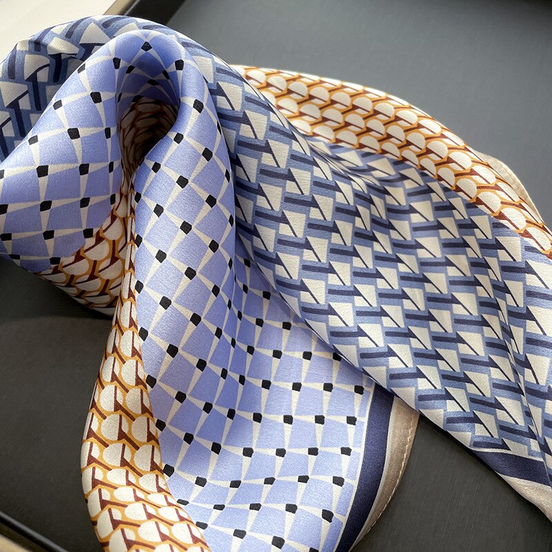 Chic 100% Silk Square für Frauen | La Parisienne