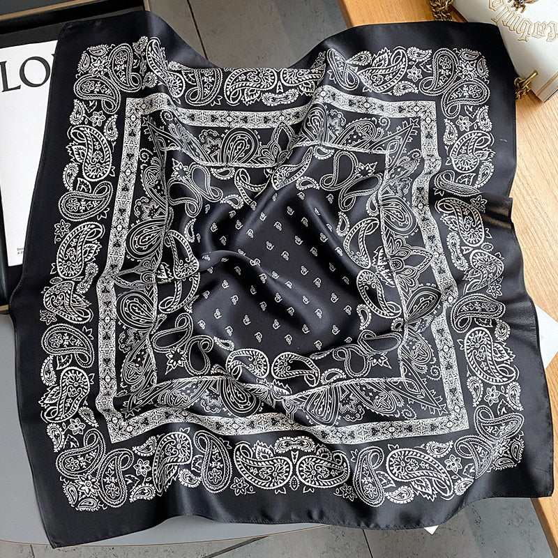 Chic 100% Silk Square für Frauen | La Parisienne