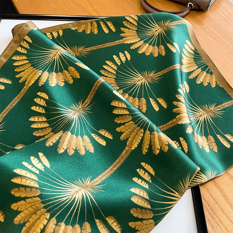 100% Silk Square mit Palmenbaum Dekoration für Frauen | La Parisienne