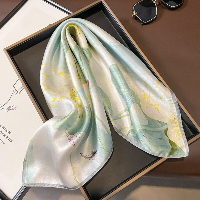 100% Silk Square Flower Decoration für Frauen | The Parisian