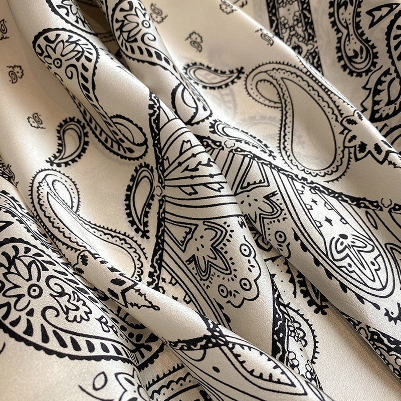 Chic 100% Silk Square für Frauen | La Parisienne