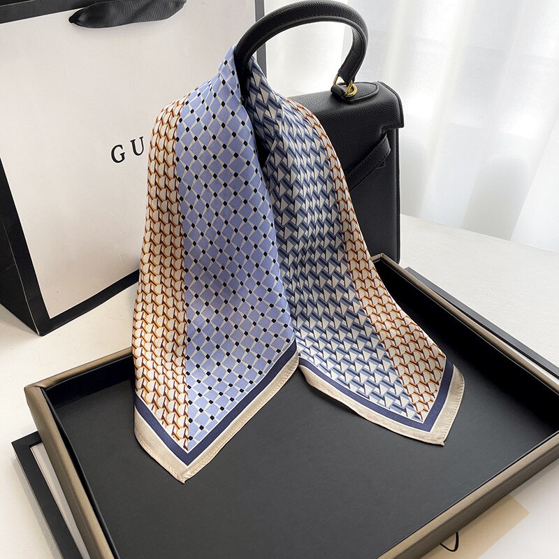 Chic 100% Silk Square für Frauen | La Parisienne