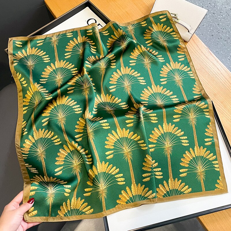 100% Silk Square mit Palmenbaum Dekoration für Frauen | La Parisienne