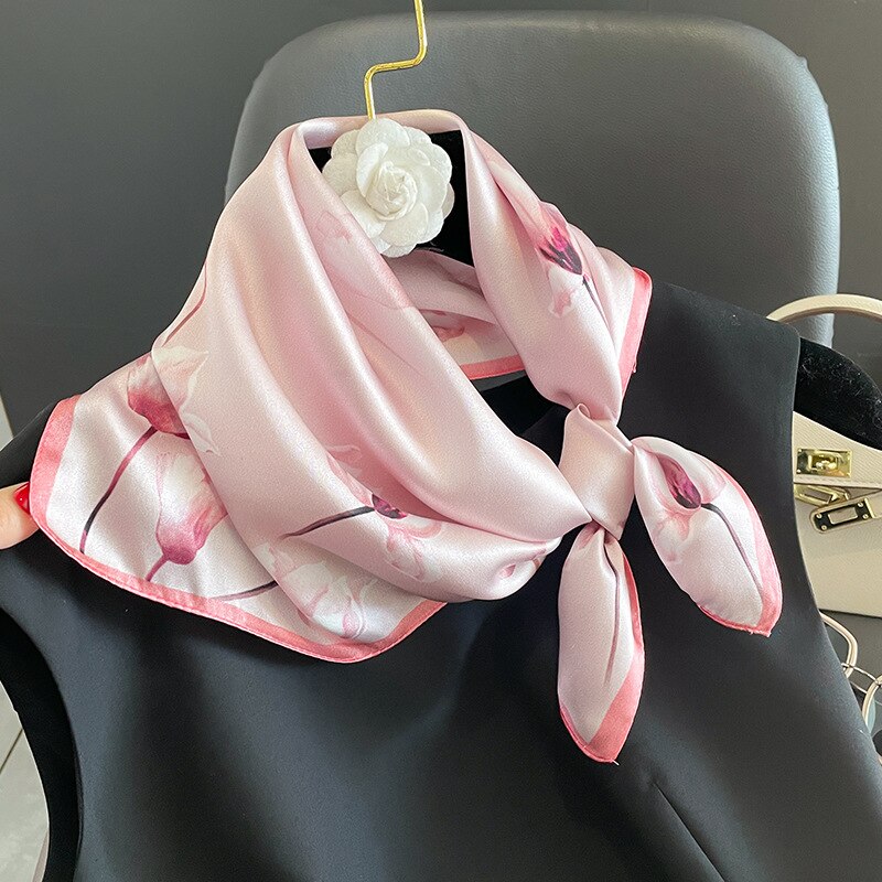 100% Silk Square Flower Decoration für Frauen | The Parisian