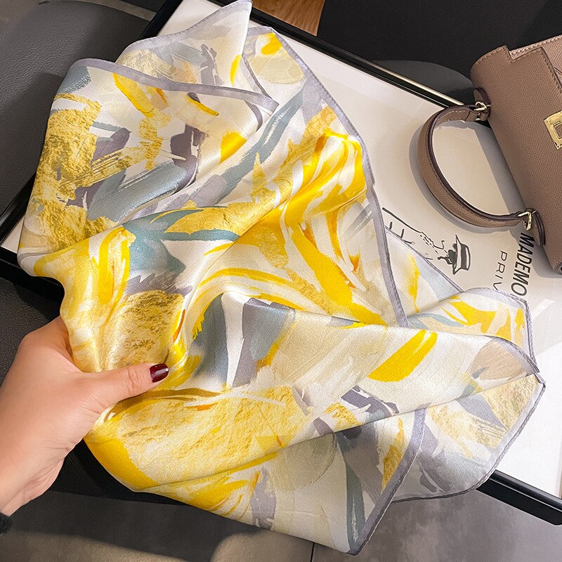 100% Silk Artistic Flower Square für Frauen | La Parisienne