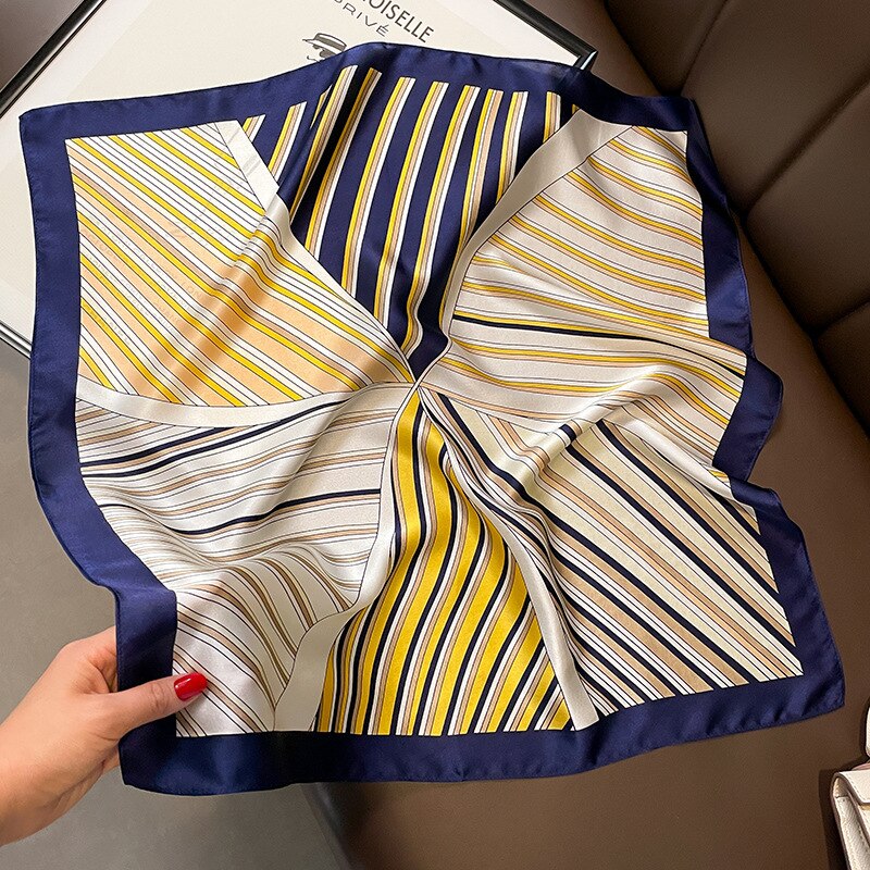 Chic and Modern 100% Silk Square für Frauen | La Parisienne