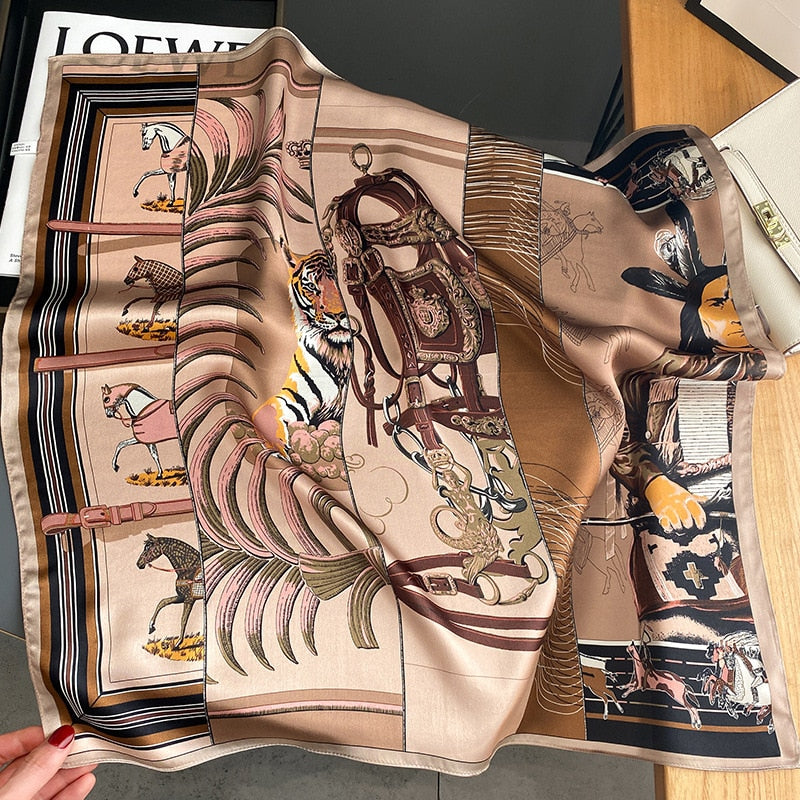 Carré aus 100% Seide mit Tigermotiv Frau | La Parisienne