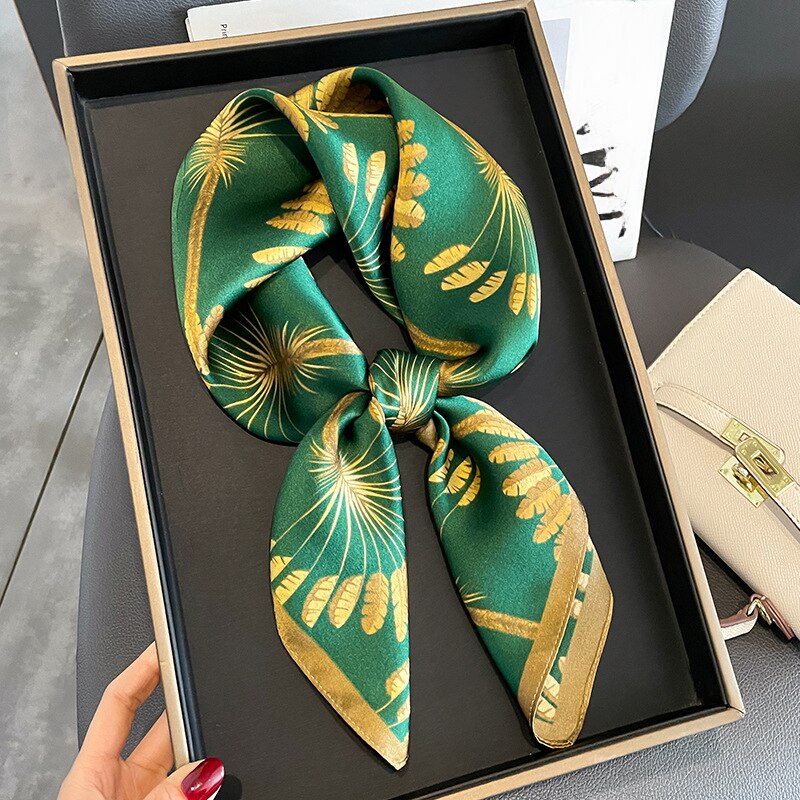 100% Silk Square mit Palmenbaum Dekoration für Frauen | La Parisienne