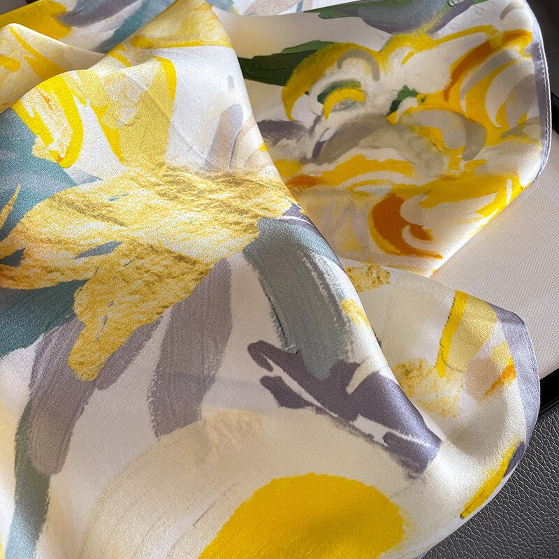 100% Silk Artistic Flower Square für Frauen | La Parisienne