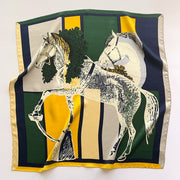 100% Silk Square mit Pferdemuster für Frauen | La Parisienne