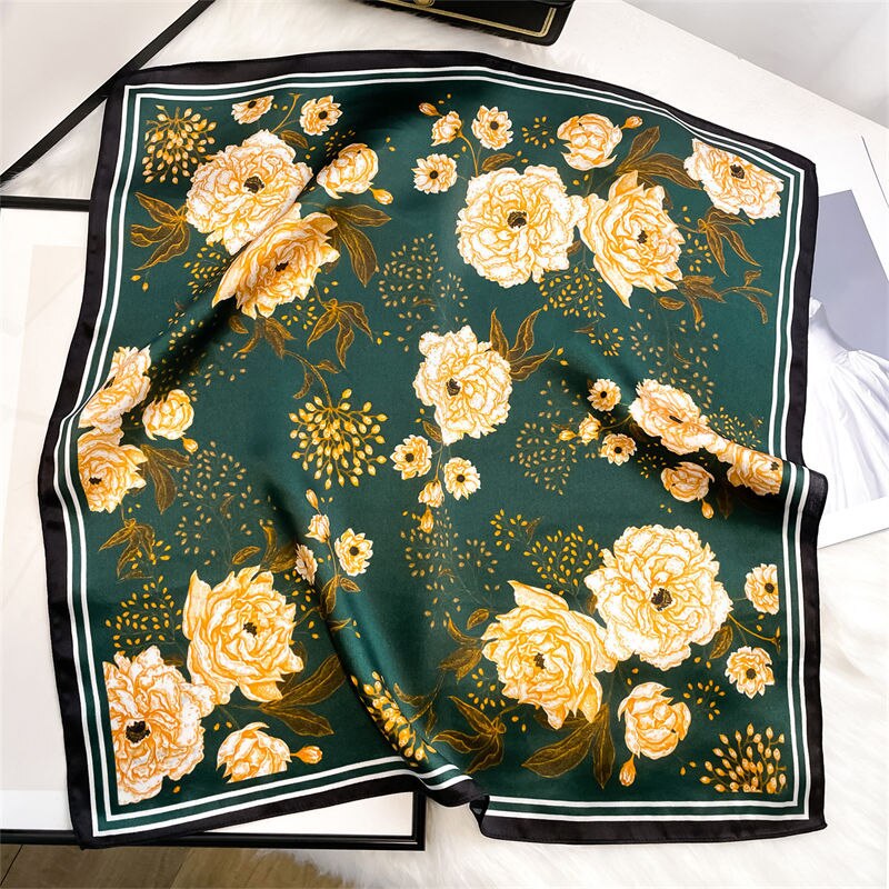 Carré 100% Seide Blumendekoration Weiße Frau | La Parisienne