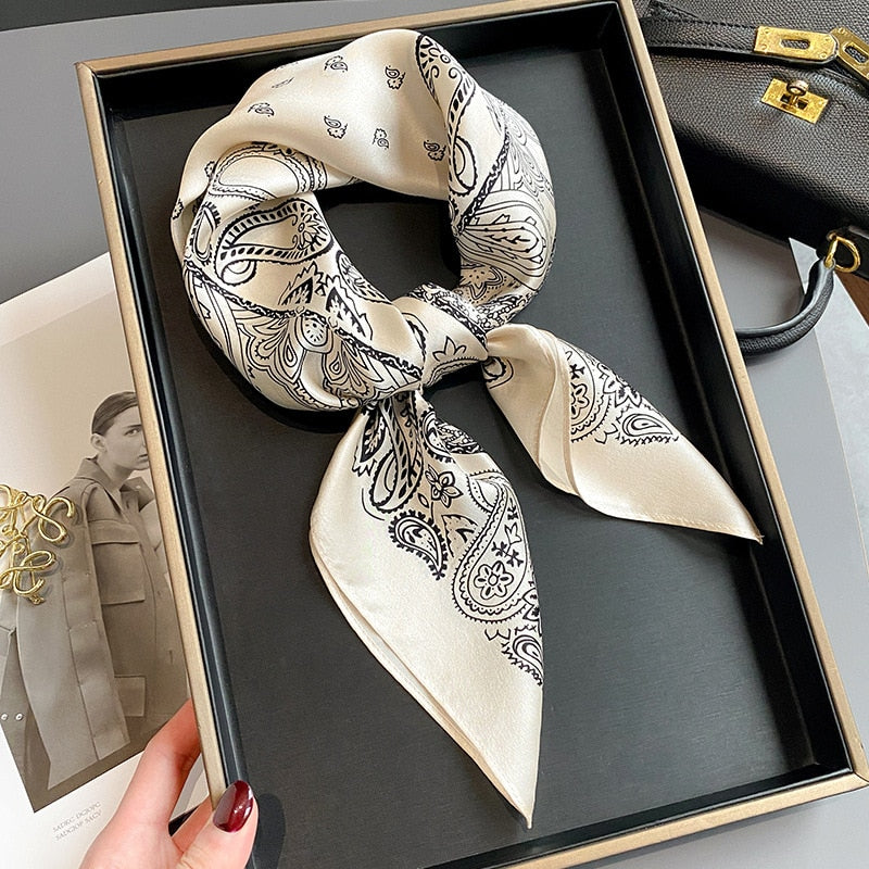 Chic 100% Silk Square für Frauen | La Parisienne