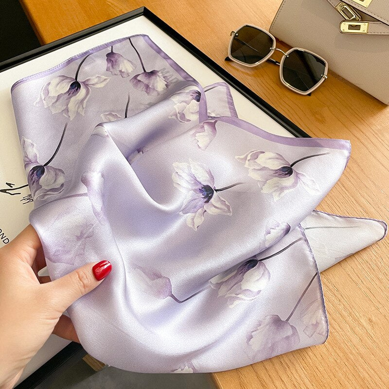 100% Silk Square Flower Decoration für Frauen | The Parisian