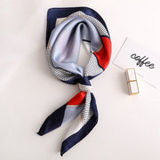Sciarpa casual in seta da donna con decorazione tricolore | La Parisienne