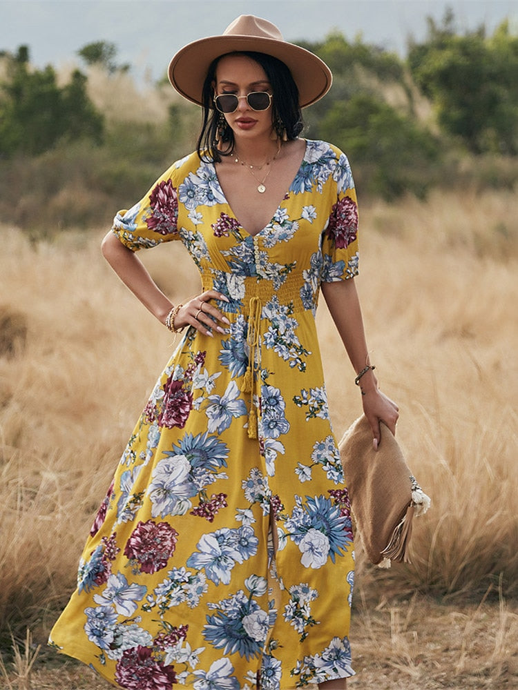 Langes Kleid mit Blume | La Parisienne