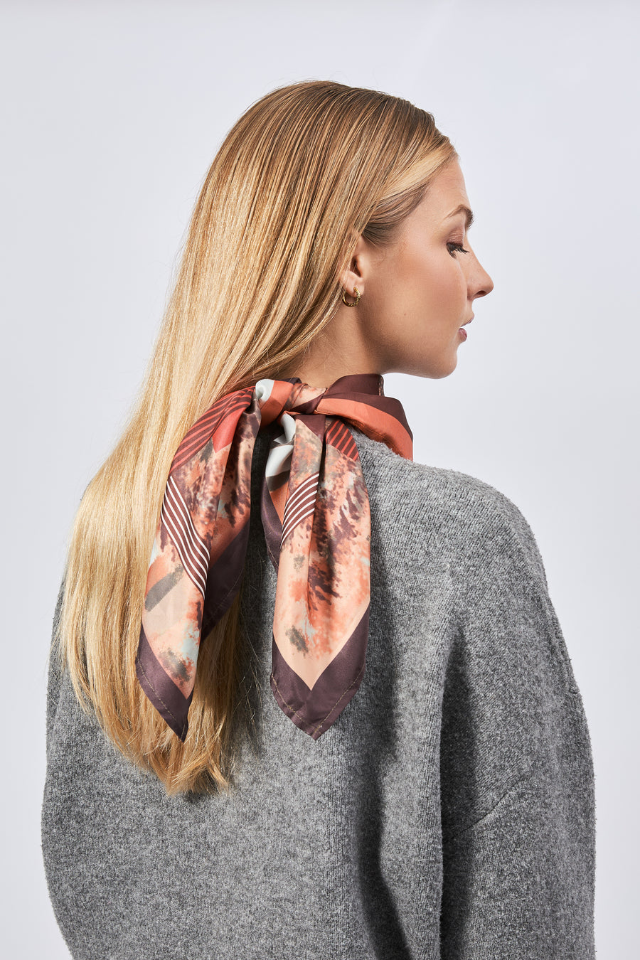 Chic 100% Silk Square für Frauen | La Parisienne