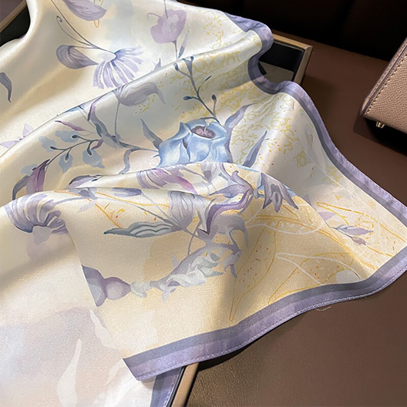 100% Silk Artistic Flower Square für Frauen | The Parisian 