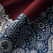 Sophisticated 100% Silk Square für Frauen | The Parisian 